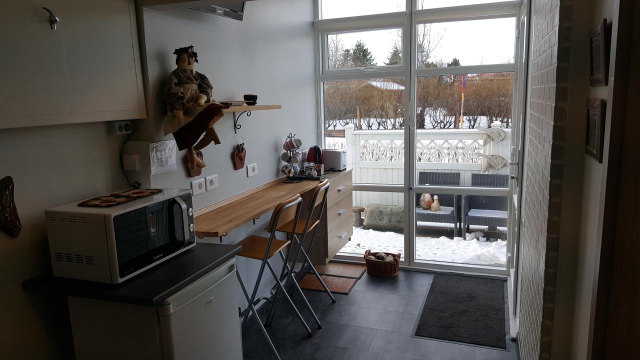 Hvita Husith, Kirkjubraut 48 Apartment Höfn Екстериор снимка