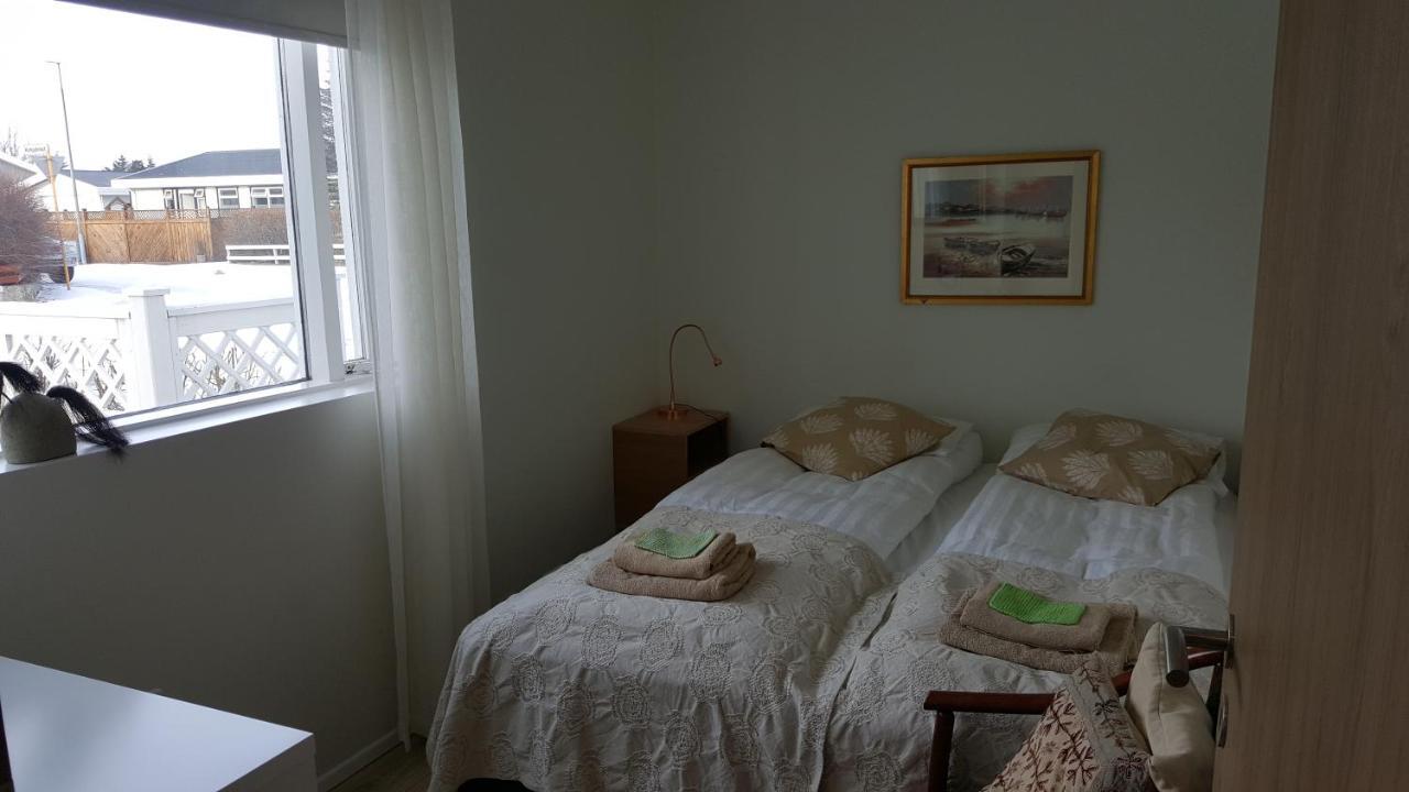 Hvita Husith, Kirkjubraut 48 Apartment Höfn Екстериор снимка